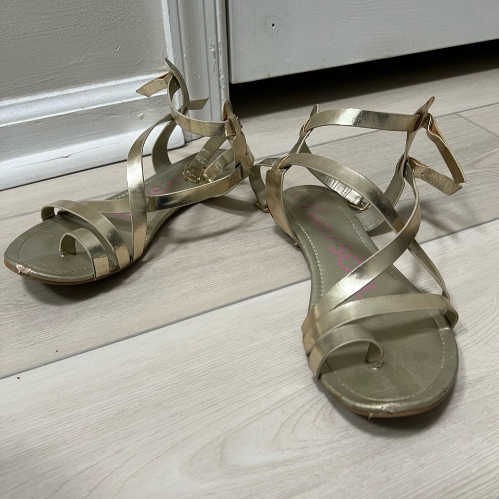 Heart Soul Metallic Size 8 Gold Sandals